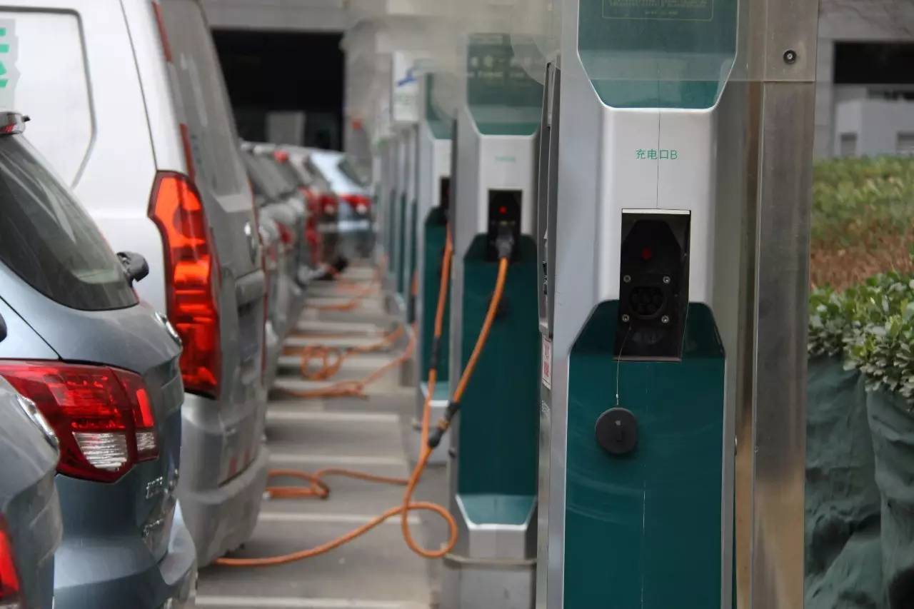 玩車(chē)充電支付 被“卡”捆綁的APP也難掩尷尬